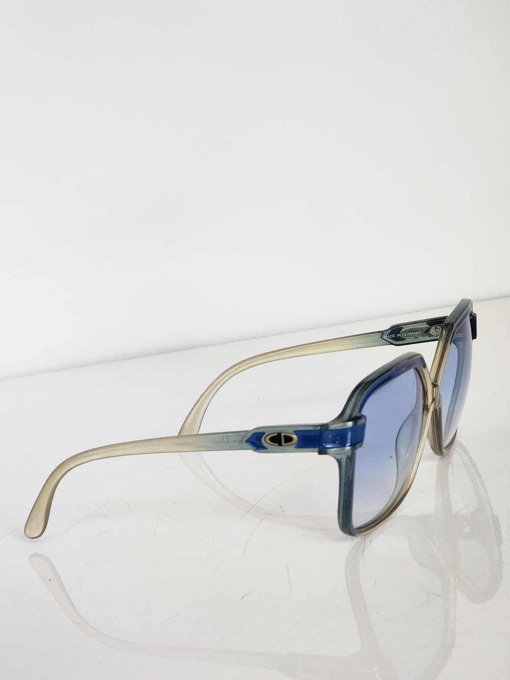 CHRISTIAN DIOR Vintage Oversized Gradient Blue Lenses Translucent Gold Frame - Picture 4 of 9